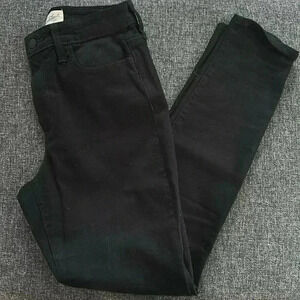 Never worn size 6 high rise skinny black Universal Thread jeans